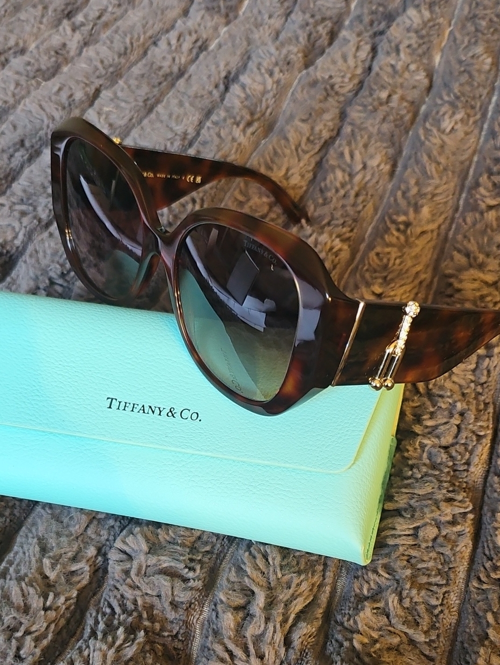 Tiffany & Co. TF 4207-B sunglasses ABSOLUTLEY PERFECT!!